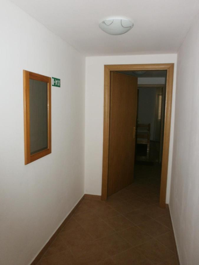 Apartments By The Sea Podgora, Makarska - 12326 Exterior foto